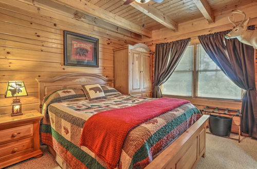 Photo 9 - Sevierville Cabin w/ Furnished Deck & Balcony