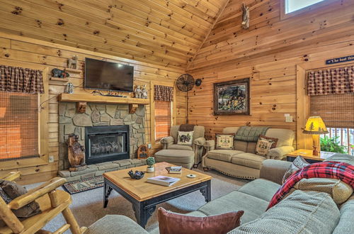 Photo 26 - Sevierville Cabin w/ Furnished Deck & Balcony