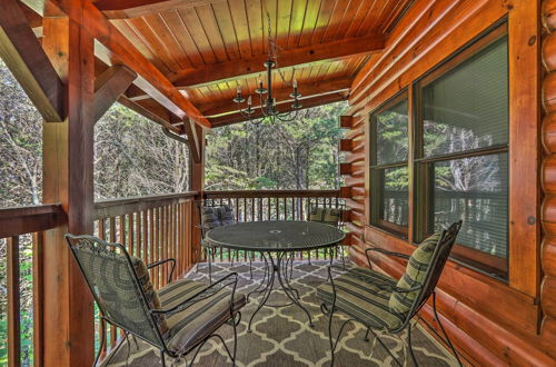 Photo 16 - Sevierville Cabin w/ Furnished Deck & Balcony