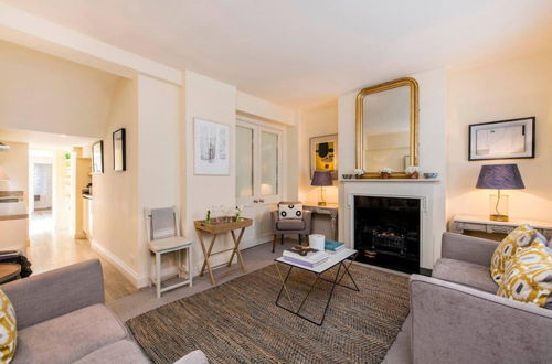 Photo 8 - Delightful 2bed Apt in Notting Hill