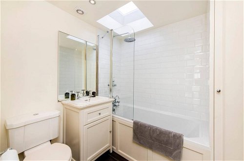 Photo 16 - Delightful 2bed Apt in Notting Hill