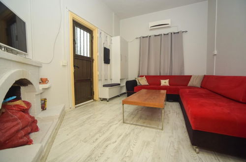 Foto 4 - Cozy Home w Fireplace 10 min to Sea in Kyrenia