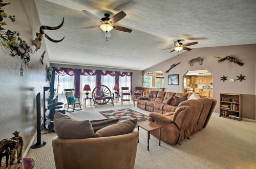 Foto 1 - Pet-friendly, Lakefront Home in Golden w/ Patio