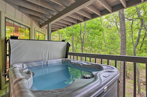 Foto 7 - Beaver Lake Retreat w/ Deck & Private Hot Tub