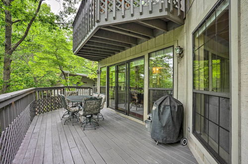 Foto 2 - Beaver Lake Retreat w/ Deck & Private Hot Tub