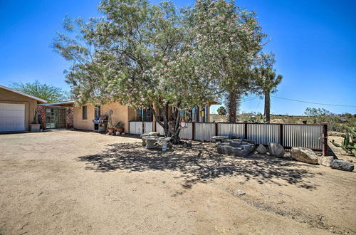 Foto 14 - Funky & Colorful Desert Abode by Joshua Tree