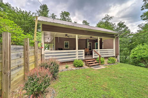 Photo 3 - Luxe 'wolfe Creek Cabin' < 6 Mi to Waterfalls Park