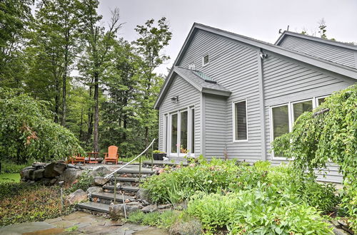 Foto 15 - Berkshires Home on 11 Acres w/ Pond & 2 Fire Pits