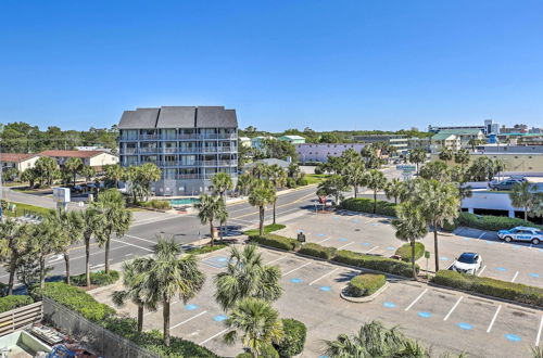 Photo 20 - Blue Water Beachfront Condo: 2 Mi to Skywheel