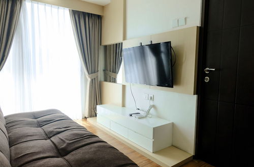 Photo 12 - Homey And Cozy 2Br Apartment At Tamansari La Grande