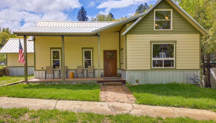 Foto 1 - Downtown Bonners Ferry Home w/ Covered Porch