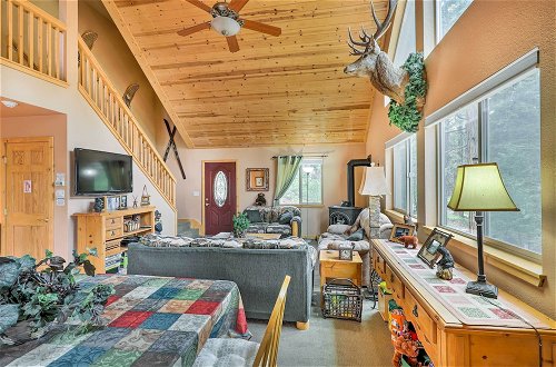 Foto 6 - Cozy Hathaway Pines Mountain Cabin w/ Deck & Views
