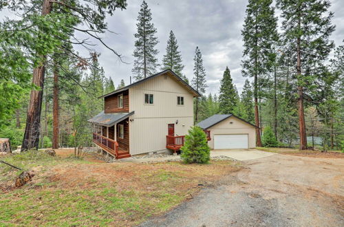 Foto 8 - Cozy Hathaway Pines Mountain Cabin w/ Deck & Views