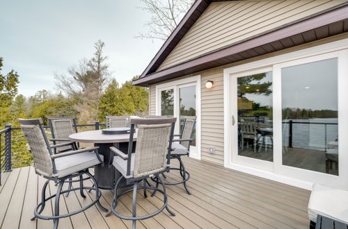 Foto 12 - Modern Traverse City Lake House w/ Hot Tub