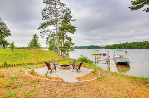 Foto 1 - Modern Traverse City Lake House w/ Hot Tub