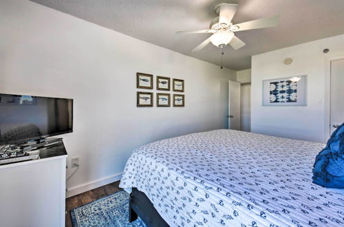 Photo 5 - Airy Destin Condo w/ Pool - Walk to Private Beach