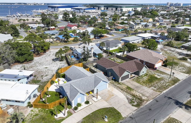 Pet Friendly Beach House ALL NEW Tastefully Remodeled w Golf Cart Included! - Foto 46