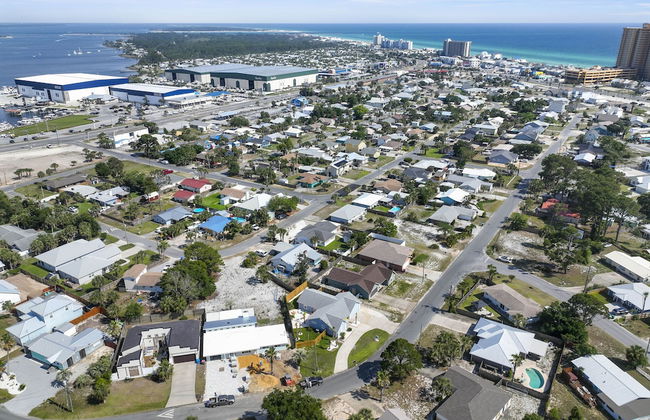 Pet Friendly Beach House ALL NEW Tastefully Remodeled w Golf Cart Included! - Foto 54
