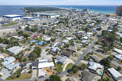 Foto 54 - Pet Friendly Beach House ALL NEW Tastefully Remodeled w Golf Cart Included