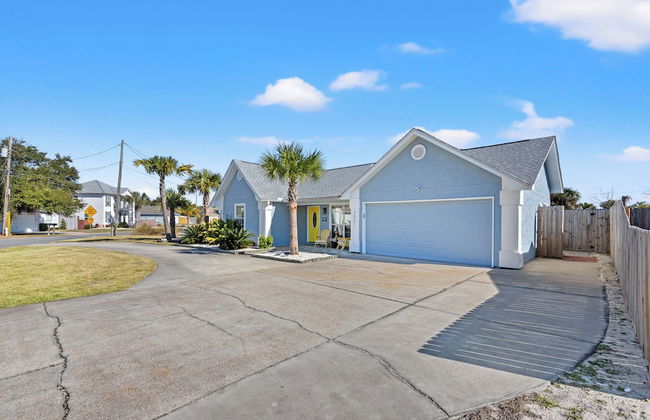 Pet Friendly Beach House ALL NEW Tastefully Remodeled w Golf Cart Included! - Foto 51