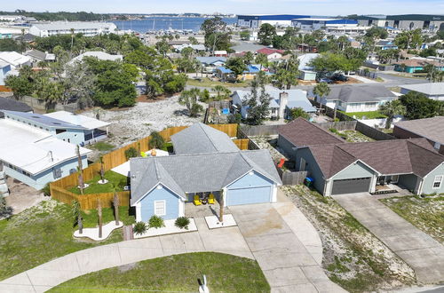 Foto 47 - Pet Friendly Beach House ALL NEW Tastefully Remodeled w Golf Cart Included