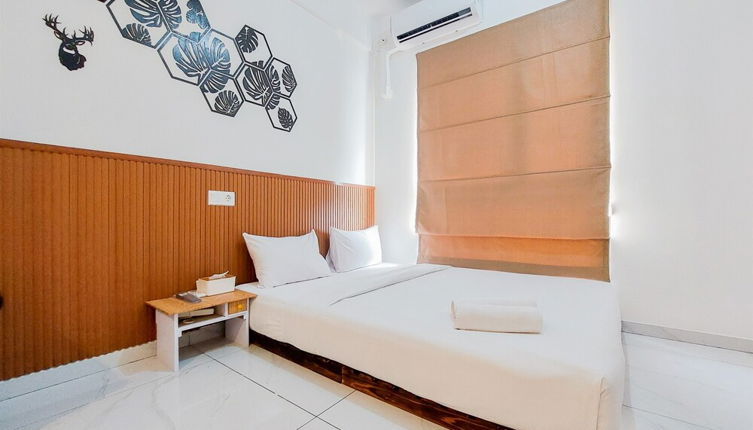 Foto 1 - Comfy And Modern Studio At Sky House Alam Sutera Apartment