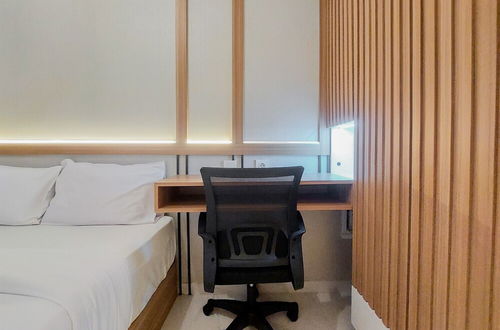 Foto 14 - Warm And Nice Studio Room Sky House Bsd Apartment