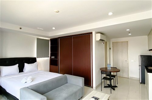 Photo 23 - Spacious And Comfy Studio Room Azalea Suites Apartment