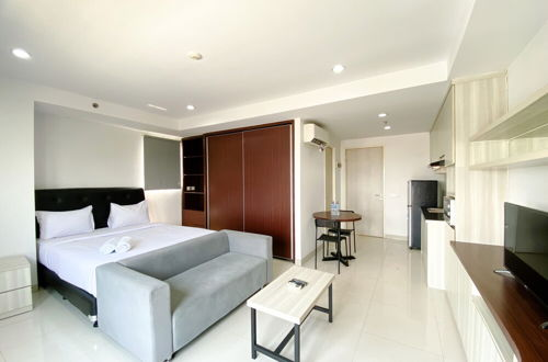 Foto 5 - Spacious And Comfy Studio Room Azalea Suites Apartment