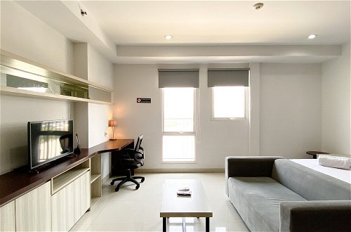 Photo 13 - Spacious And Comfy Studio Room Azalea Suites Apartment
