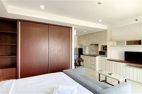 Photo 4 - Spacious And Comfy Studio Room Azalea Suites Apartment