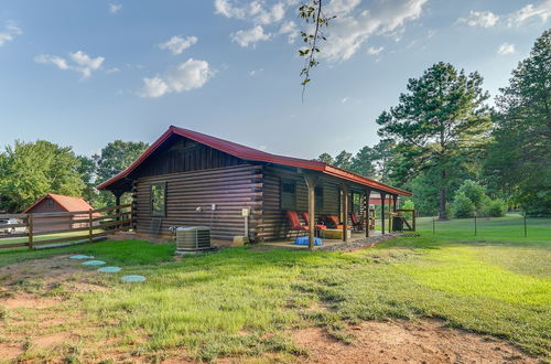 Foto 18 - Kilgore Gem: Pet-friendly Cabin w/ Duck Pond