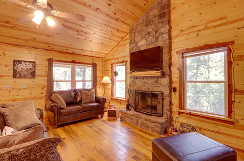 Photo 3 - Romantic Mountain View Cabin Rental Near Downtown