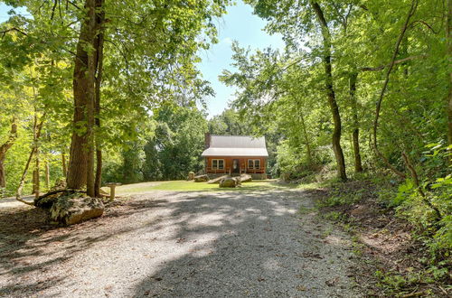 Photo 17 - Romantic Mountain View Cabin Rental Near Downtown