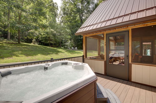 Photo 29 - Family-friendly Indiana Cabin w/ Hot Tub & Decks