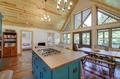 Photo 14 - Family-friendly Indiana Cabin w/ Hot Tub & Decks