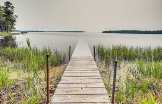 Foto 2 - Waterfront Pelican Lake Cottage w/ Lake Access