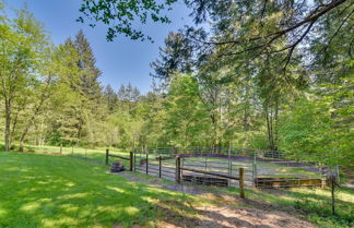 Photo 3 - Washington Retreat: Fire Pit, Hot Tub & Ping Pong