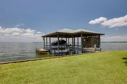 Foto 3 - Lakefront Livingston Vacation Rental w/ Boat Dock