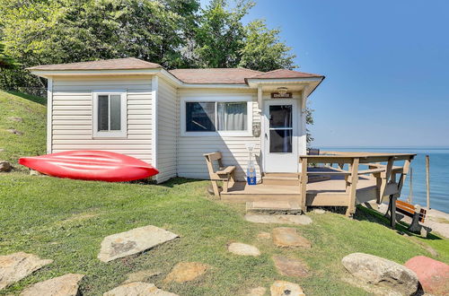 Foto 1 - Scenic Geneva Cottage w/ Lake Erie Beach Access