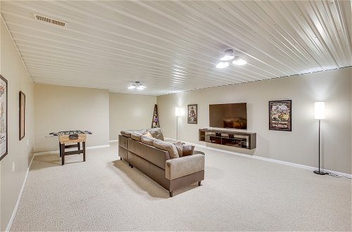 Foto 9 - Expansive Cedar Hill Rental With Pool & Hot Tub