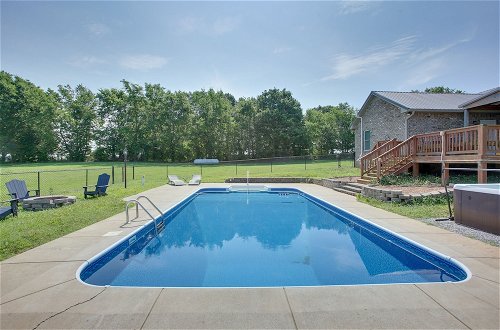 Foto 39 - Expansive Cedar Hill Rental With Pool & Hot Tub