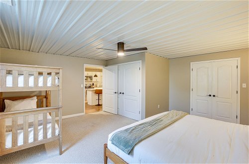 Foto 3 - Expansive Cedar Hill Rental With Pool & Hot Tub