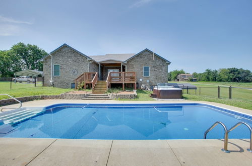 Foto 25 - Expansive Cedar Hill Rental With Pool & Hot Tub