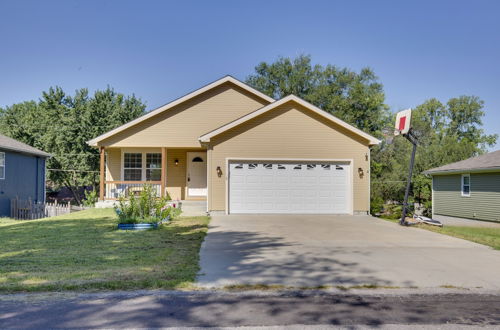 Photo 1 - Family-friendly Lansing Home With Covered Balcony