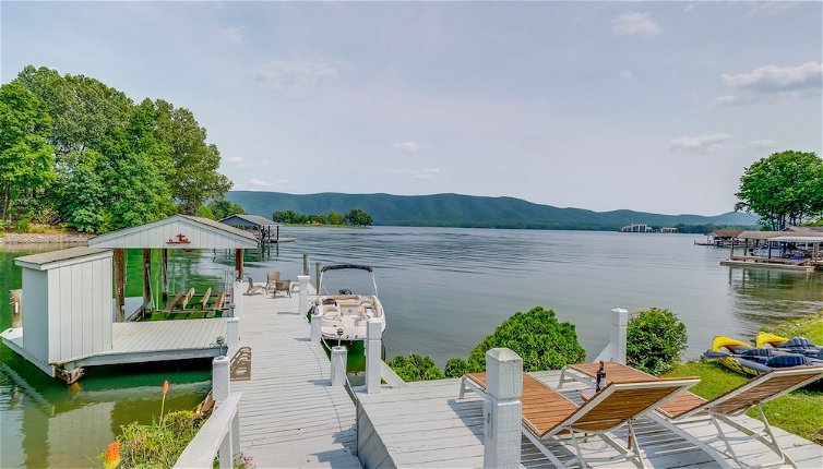 Foto 1 - Waterfront Smith Mountain Lake Home w/ Dock