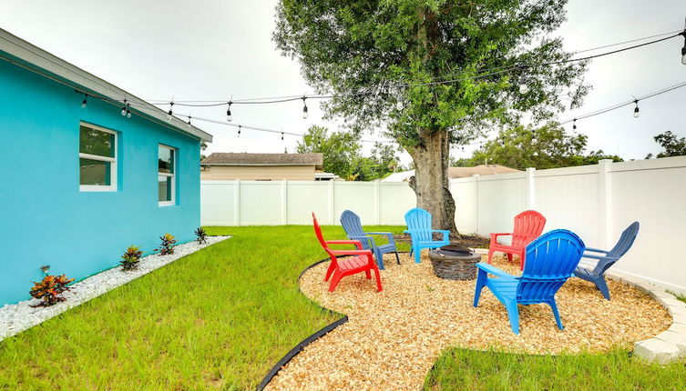 Foto 1 - Vibrant Palmetto Vacation Home w/ Patio & Fire Pit