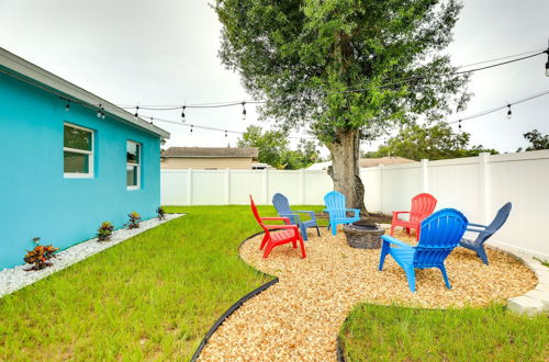 Foto 1 - Vibrant Palmetto Vacation Home w/ Patio & Fire Pit