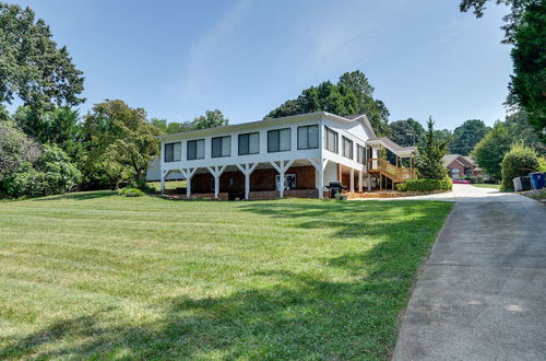 Foto 13 - Spacious Lake Norman Retreat w/ Private Dock