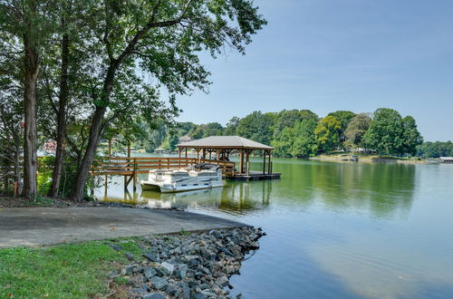 Foto 17 - Spacious Lake Norman Retreat w/ Private Dock